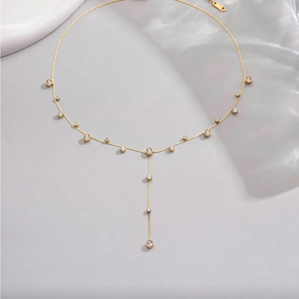 Gold Necklace with Crystal Accents Q794